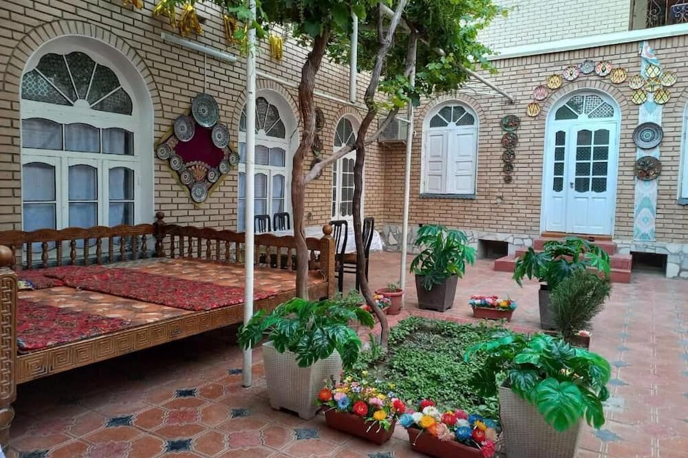 Family Guest House Parivash