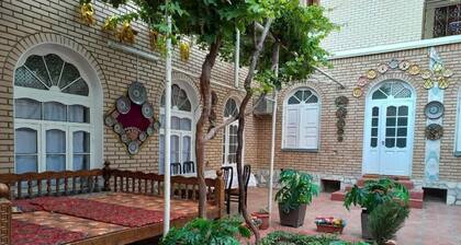 Family Guest House Parivash
