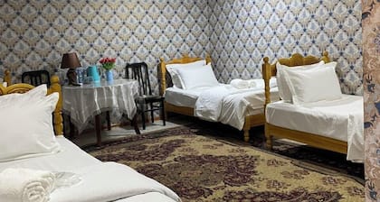 Family Guest House Parivash