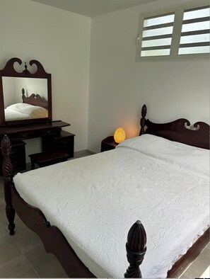 3 habitaciones, tabla de planchar con plancha, internet y ropa de cama 