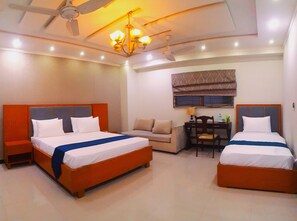 4 habitaciones, tabla de planchar con plancha y wifi 