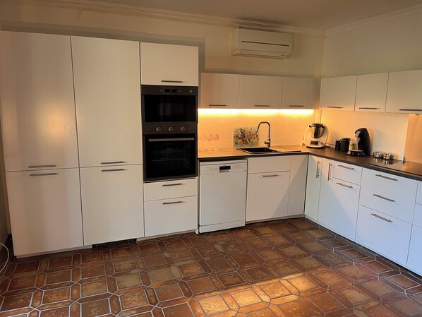 Microwave, oven, stovetop, dishwasher