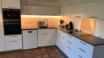 Microwave, oven, stovetop, dishwasher