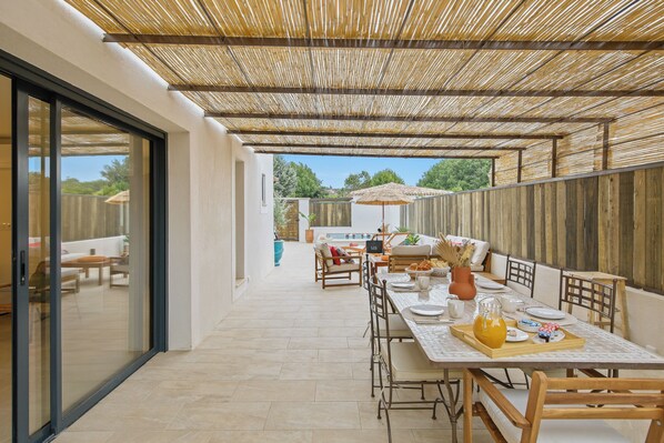 Outdoor dining