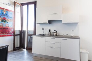 Classic Apartment, Balcony | Private kitchen