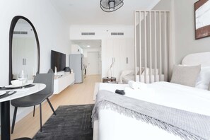 Iron/ironing board, WiFi, bed sheets