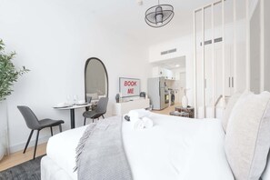 Iron/ironing board, WiFi, bed sheets