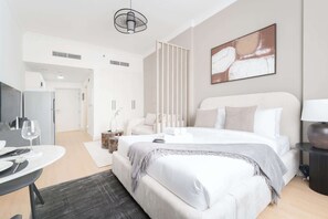 Iron/ironing board, WiFi, bed sheets