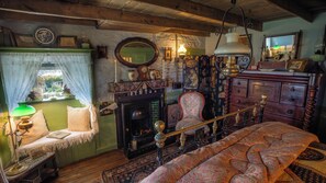 3 bedrooms, free WiFi, bed sheets - Boloquoy Victorian Farm & Watermill.  Authentic period immersive experience (Orkney)