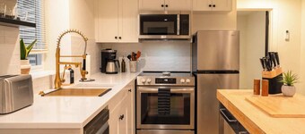 Contemporary Camas Retreat with Guest Suite