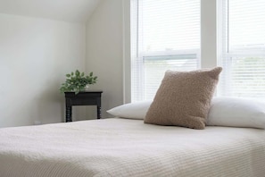 5 bedrooms, travel cot, WiFi, bed sheets