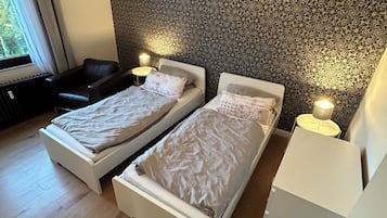 2 bedrooms, iron/ironing board, WiFi