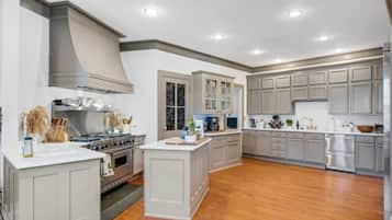 Microones, forn, placa de cuina i rentaplats