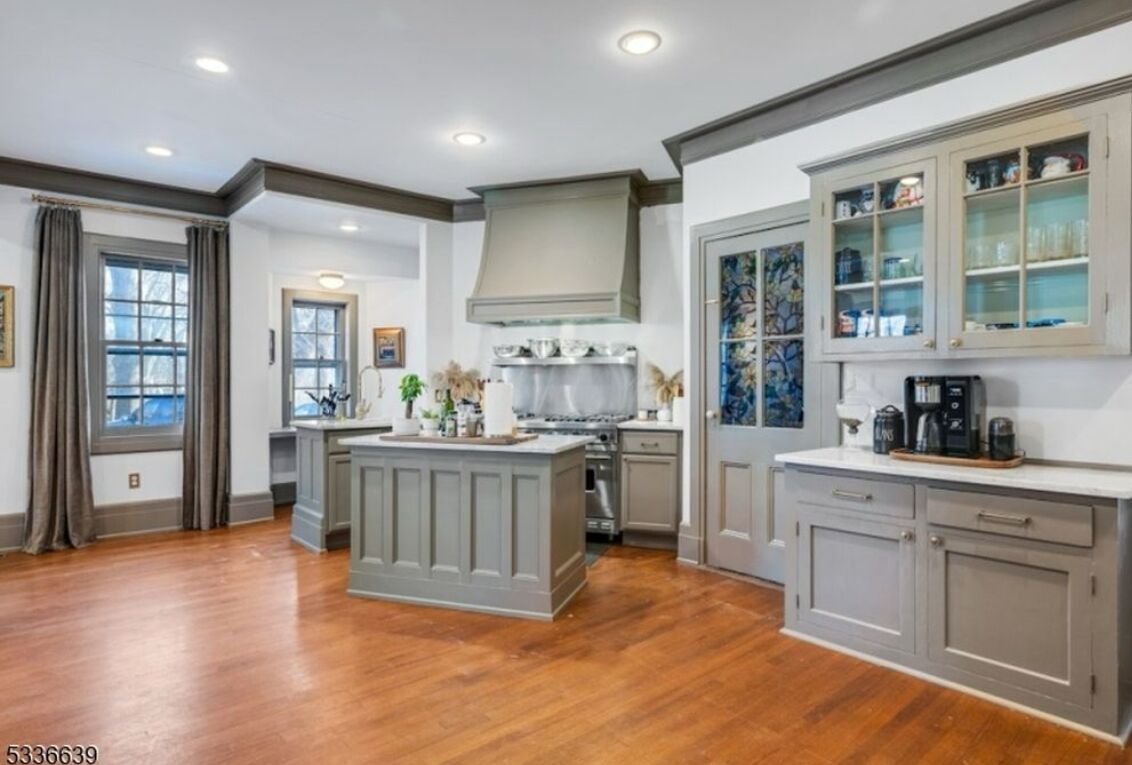 Micro-ondes, four, plaque de cuisson, lave-vaisselle