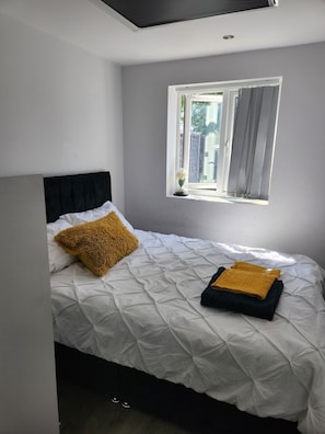1 quarto, ferros/tábuas de passar roupa, acesso à internet