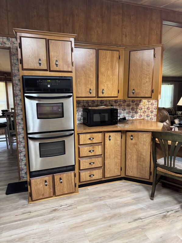 Microones, forn, placa de cuina i rentaplats