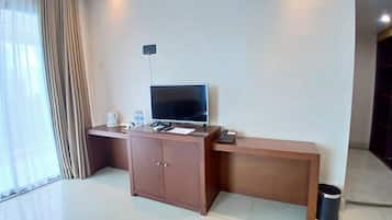 Kamar Single Deluks, pemandangan kota | Meja kerja, ruang kerja ramah laptop, dan setrika/meja setrika