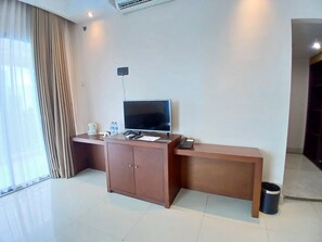 Deluxe Single Room, City View | Desk, laptop workspace, iron/ironing board