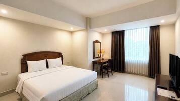 Kamar Single Superior, 1 Tempat Tidur Queen, pemandangan kota | Meja kerja, ruang kerja ramah laptop, dan setrika/meja setrika