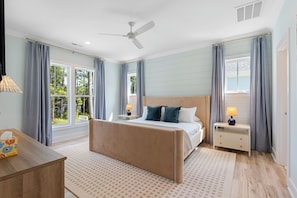 4 habitaciones, tabla de planchar con plancha y cuna de viaje
