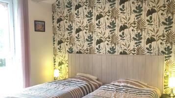 3 slaapkamers, een strijkplank/strijkijzer, reisbedje, gratis wifi