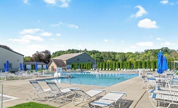 Piscine intérieure, piscine extérieure