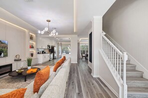 Videopelejä, stereot, työhuone