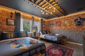 6 habitaciones, escritorio y tabla de planchar con plancha 