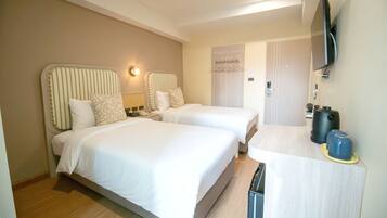 Chambre Deluxe avec lits jumeaux, non-fumeurs, balcon | Wi-Fi gratuit, draps fournis