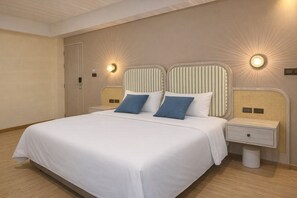 Dobbeltrom – deluxe, 1 kingsize-seng, ingen vinduer | Wi-fi (inkludert) og sengetøy