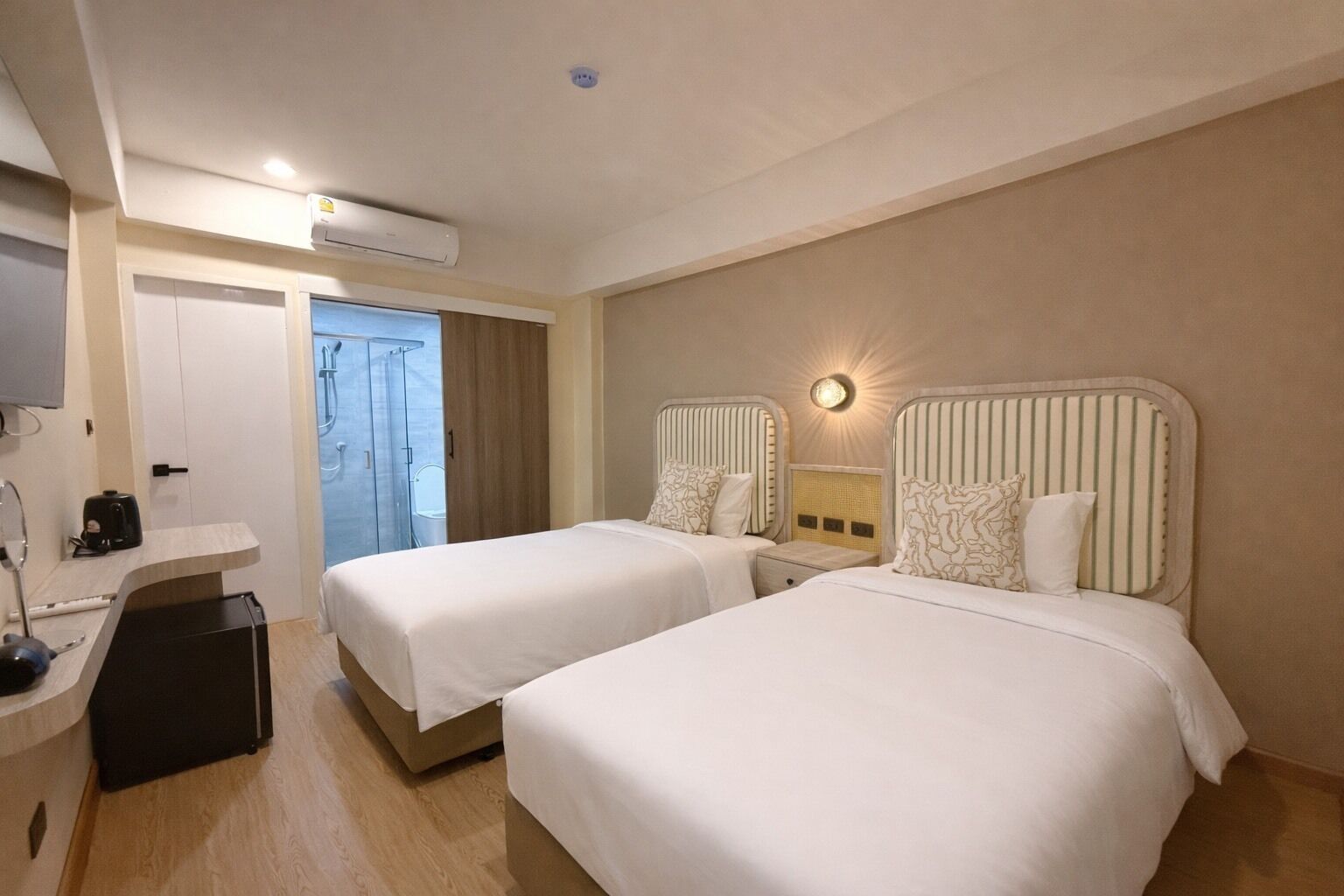 Chambre Deluxe avec lits jumeaux, non-fumeurs, balcon | Wi-Fi gratuit, draps fournis