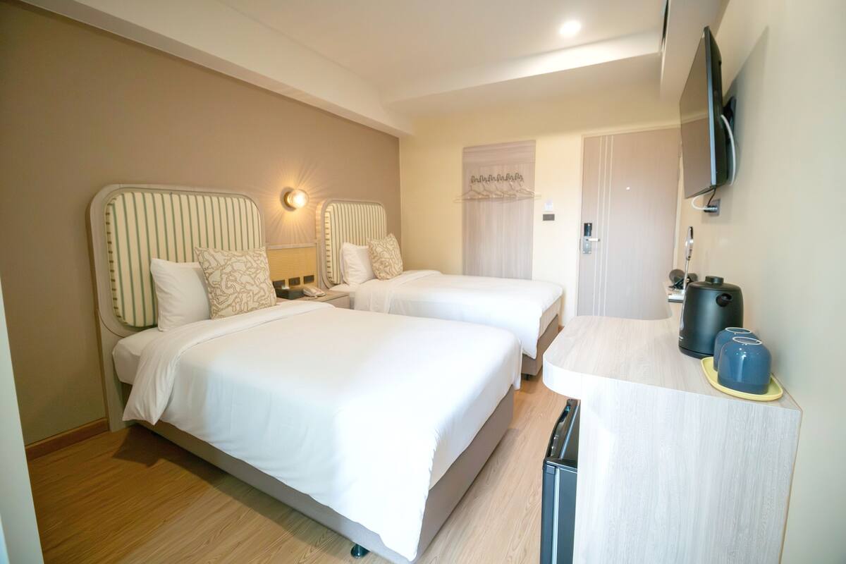 Habitación Deluxe con 2 camas individuales, no fumadores, balcón | Cortinas opacas y wifi gratis