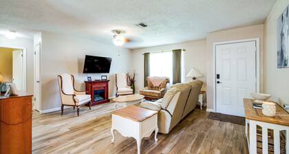 Explore Weeki Wachee Springs: Pet-friendly Home