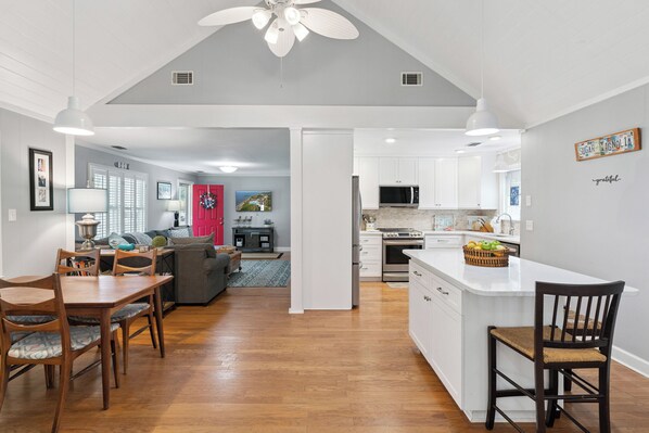 Interior - Sugar Magnolia located at a Prime location for Village Fun, sleeps 8 (St Simons Island)