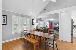 Dining - Sugar Magnolia located at a Prime location for Village Fun, sleeps 8 (St Simons Island)