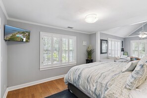 3 bedrooms, free WiFi, bed sheets - Sugar Magnolia located at a Prime location for Village Fun, sleeps 8 (St Simons Island)