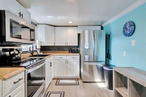 冰箱、微波炉、烤箱、炉灶