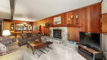 TV, fireplace, stereo