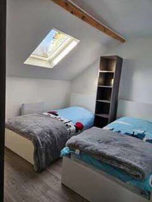 2 bedrooms, iron/ironing board, Internet, bed sheets