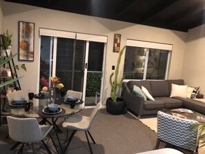 Interior - Coastal Sea Salty Air 1bd  Scarborough Beach! (Scarborough)