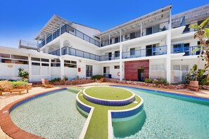 المنشأة من الخارج