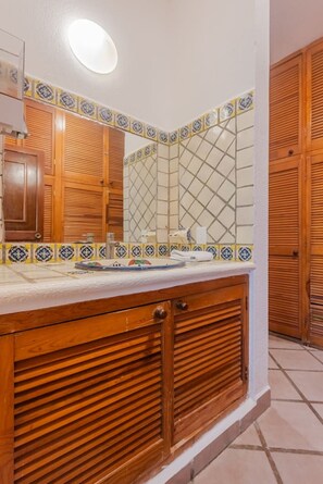 Hair dryer - Spacious 2 bdrm + A/C, 2 bdrm + A/C in Playacar (Playa del Carmen)