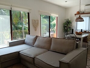 TV - Spacious 2 bdrm + A/C, 2 bdrm + A/C in Playacar (Playa del Carmen)