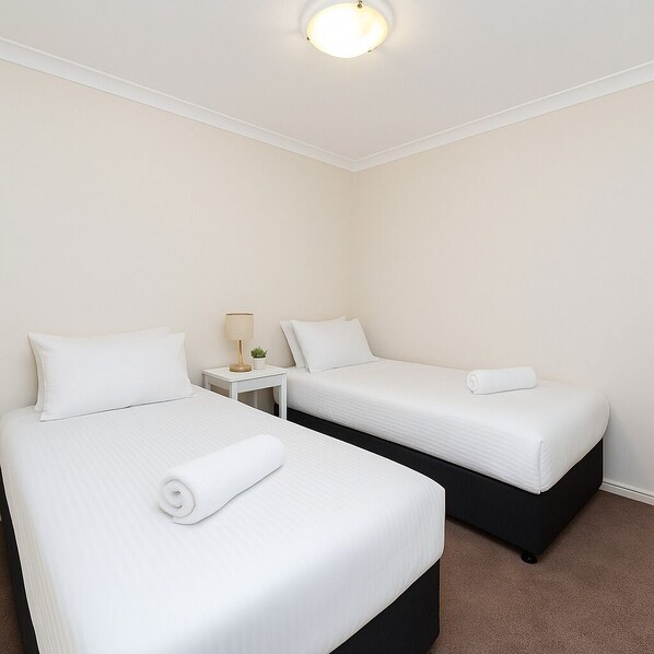 3 bedrooms, desk, iron/ironing board, free WiFi