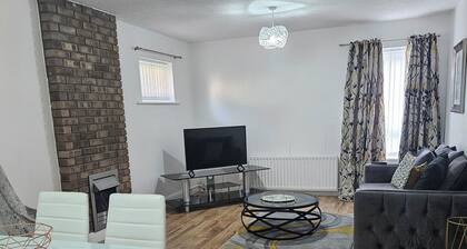 Modern 2-Bedroom serviced cosy flat in the Lakes District, Egremont