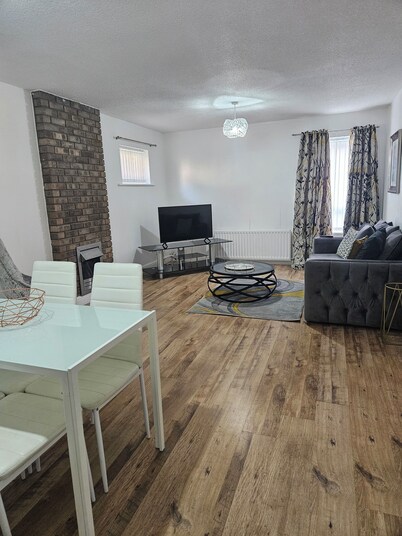 Modern 2-Bedroom serviced cosy flat in the Lakes District, Egremont