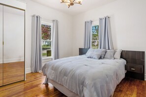 5 bedrooms, iron/ironing board, WiFi, bed sheets