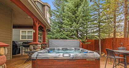 Bright 3BR Mountain Getaway + Private Hot Tub