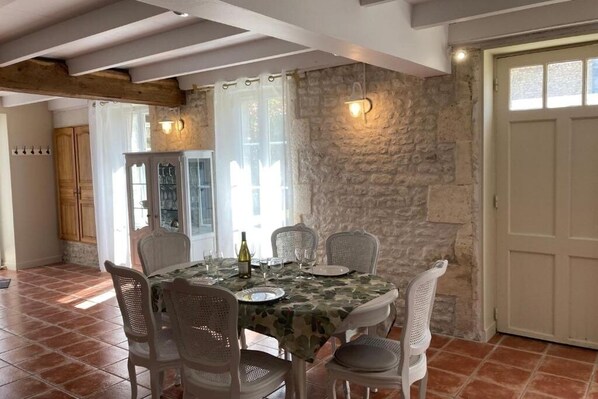 Dining - GITE DES VIGNES (Archiac)
