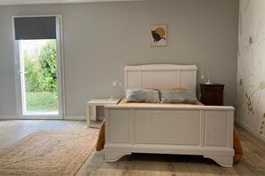 3 bedrooms, iron/ironing board, WiFi